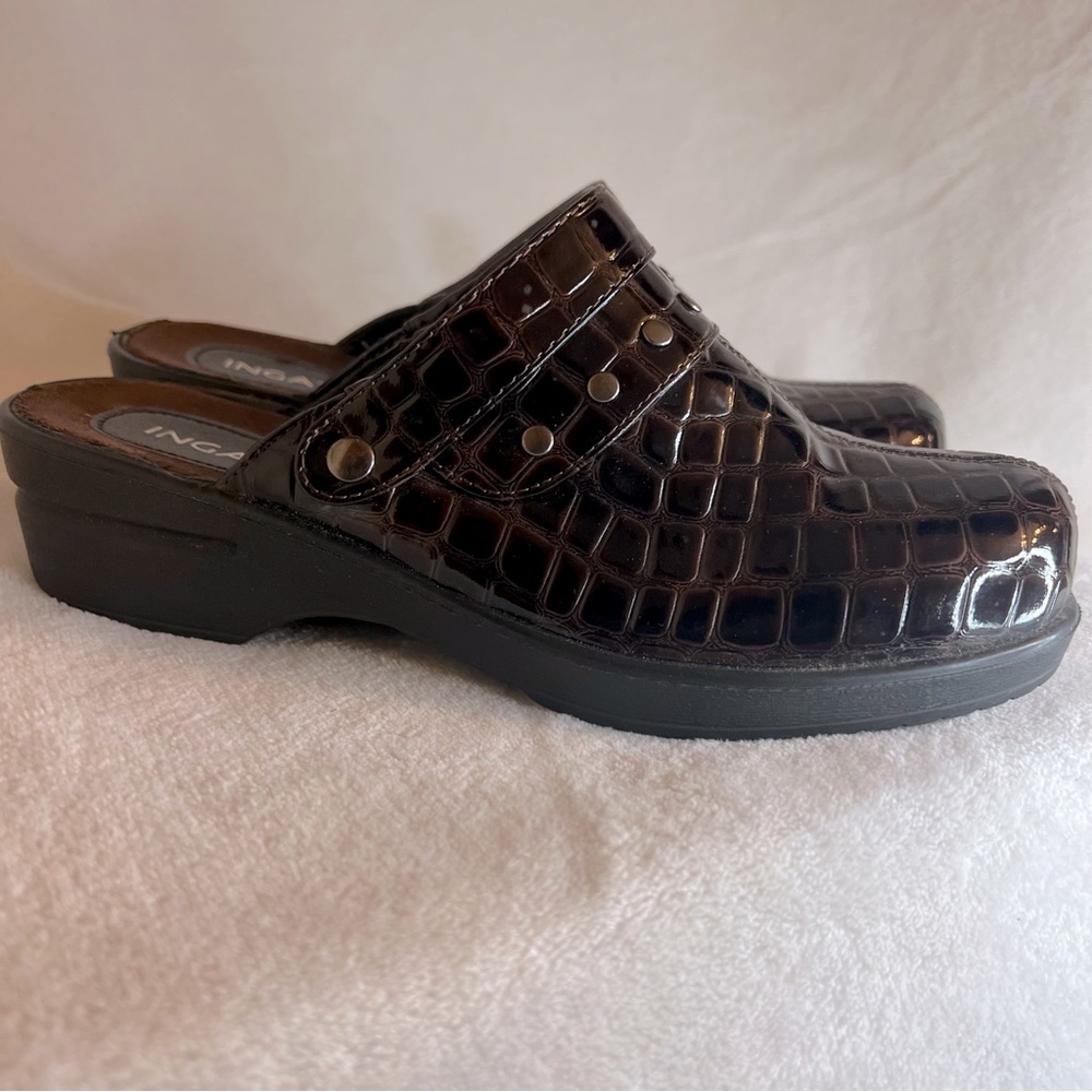 INGARO Frisco dark brown Studded crock Print Mules/clogs Sz 7 NWOB